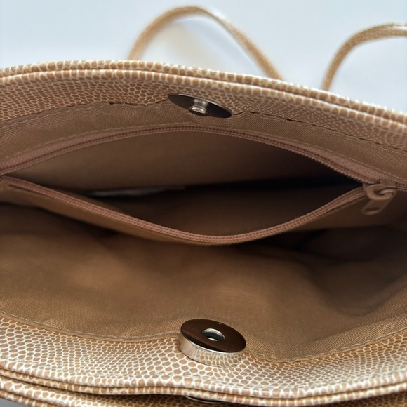 NWT Kim Rogers Cream Magnetic Closure Purse - Picture 12 of 16